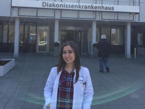 “Öz ayağı ilə gələn xəstə az sonra süni nəfəs aparatına qoşulur” -  Almaniyadakı Azərbaycanlı həkimdən HƏYƏCAN TƏBİLİ