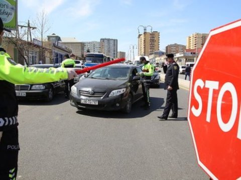 Bakı polisi icazə olmadan hərəkət edənləri müəyyənləşdirdi
