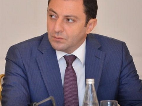 Təhsil nazirinin müşaviri teledərslərdən yazdı: \