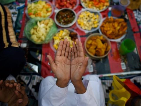 Koronavirusa görə oruc tutmamaq günah sayılacaq? - CAVAB
