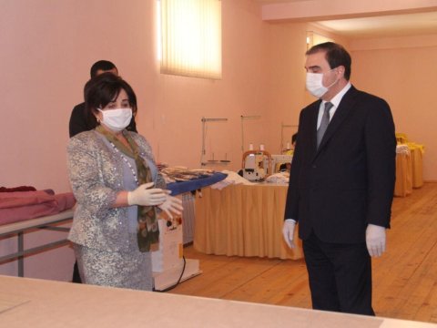 Gəncədə tibbi maskaların pulsuz paylanmasına deputatlar da QOŞULDU  
