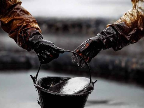 Tankerlər və yeraltı anbarlar neftlə dolub – “Qara qızıl”ın bahalaşma şansı YOXDUR