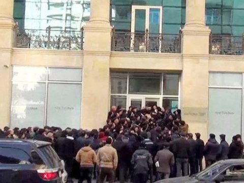 İnsanların banklara getməsini qadağan etmək olmaz - İbrahim Məmmədov