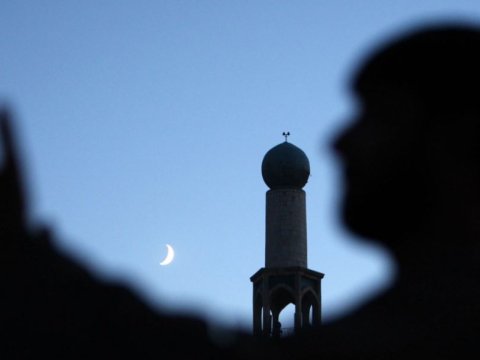 Azərbaycanda orucluqla bağlı ikitirəlik yarandı - Şeyxin müavini orucu sabahdan tutmağa çağırdı, deputat əksini etdi 