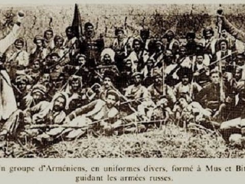 Əllərində insan ürəyi və öldürülmüş ana bətnindən çıxarılmış körpə - ERMƏNİ VƏHŞİLİKLƏRİ FOTOLARDA