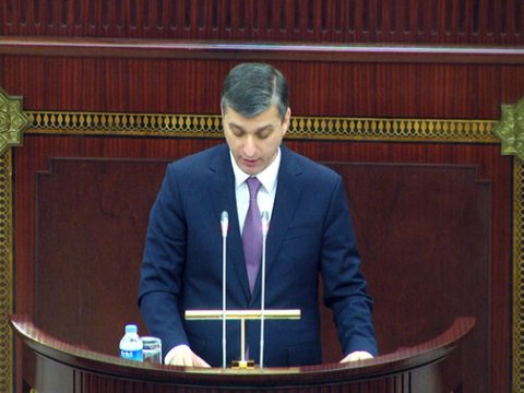 Vüqar Gülməmmədov parlamentdə hesabat verir