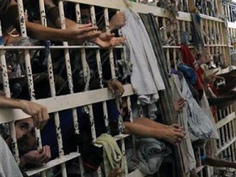 Həbsxanada qiyam: 41 ölü, 50 yaralı