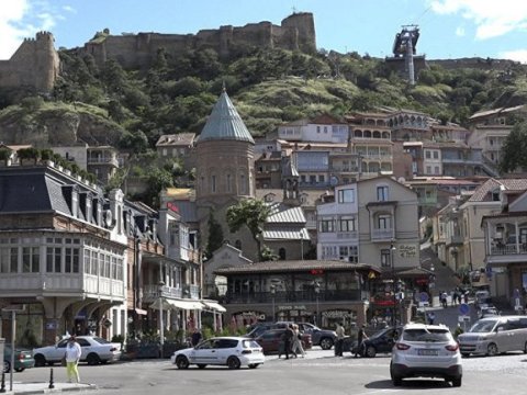 Gürcüstan sərhədlərini xarici turistlərə açır