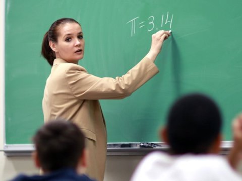 Təhsil naziri müəllimlərin maaşından DANIŞDI 