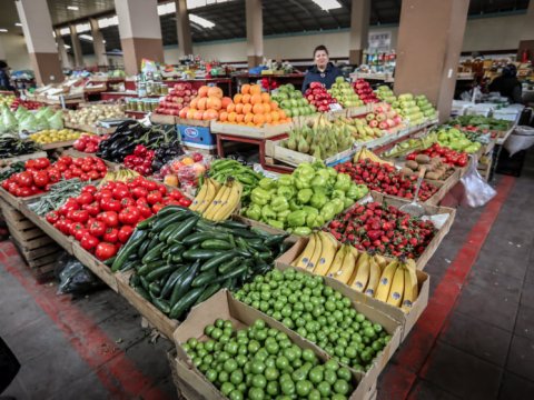 Maska və əlcək taxmayan satıcılar, müştərilər... - Sumqayıt bazarından FOTOREPORTAJ