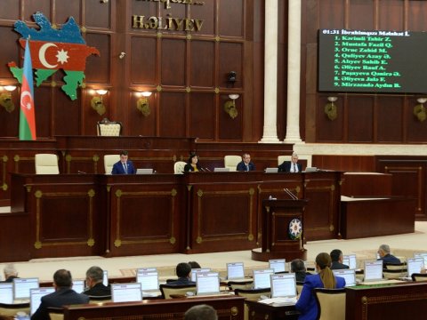 Bu qanunlar üçüncü oxunuşda qəbul edildi
