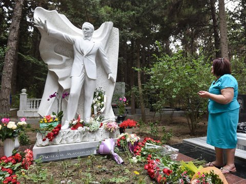 Müslüm Maqomayevin heykəli Dənizkənarı Milli Parkda qoyula bilər - AÇIQLAMA  