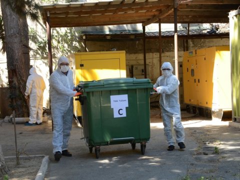 Azərbaycandakı koronavirus xəstələrinin və həkimlərin geyimləri YANDIRILIR - RƏSMİ  