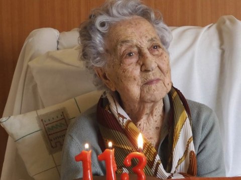 113 yaşında koronavirusa qalib gələn qadın – FOTO