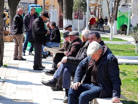  65 yaşdan yuxarı şəxslərin evdən çıxma şərtləri