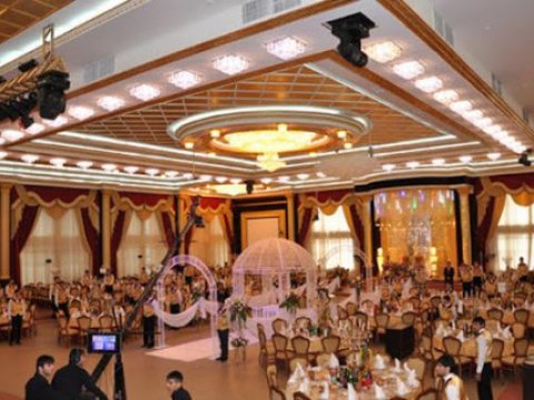 Karantindən sonrakı Azərbaycan TOYLARI - Öpüşüb-qucaqlaşmaq olmaz, hər masada 3-5 nəfər...