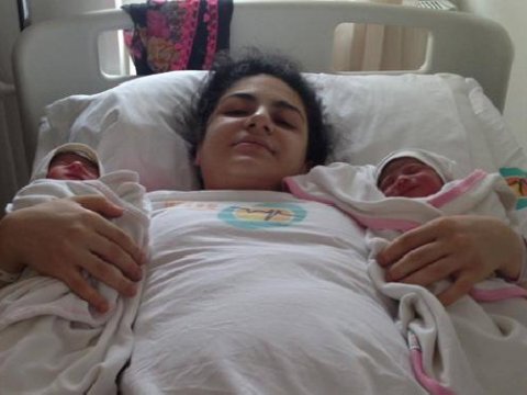 İstanbulda sənədsiz azərbaycanlı ailədə əkizlər dünyaya gəldi