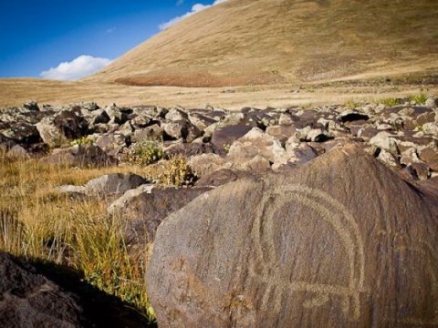 Qobustan qayaüstü rəsmlərinin “əkizi” Qarabağda tapıldı – FOTO