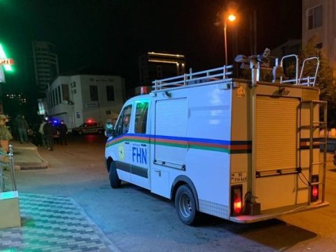 Külək Bakıda binaların dam örtüyünü qopardı - Sakinlər təşvişdə