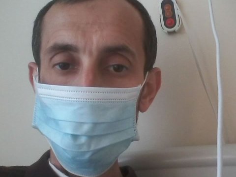 Jurnalist koronavirusdan vəfat edən anasının dəfninə qatıla bilmədi