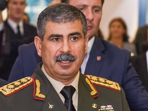 Deputat Müdafiə nazirini TƏNQİD ETDİ - Spiker ona İRAD TUTDU