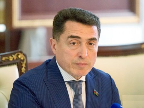 Əli Hüseynli Vahid Əhmədova irad tutdu: “Siz burada nahaq yerə...” 