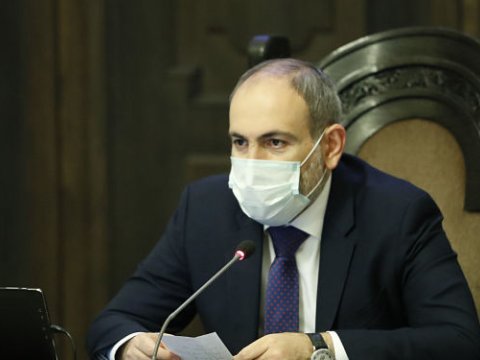 Paşinyan ailə üzvlərini də koronavirusa YOLUXDURUB
