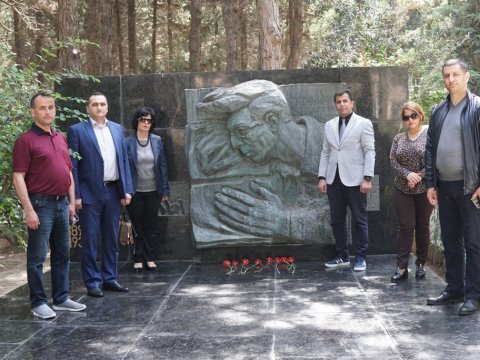 Parlament Jurnalistləri Birliyinin bir qrup üzvü 100 il əvvəlki sələflərini belə yad etdi - VİDEO