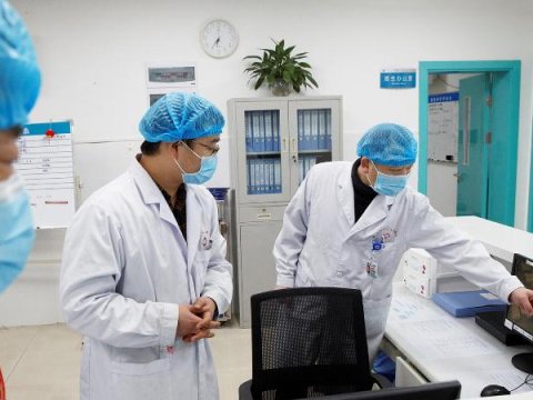 Rusiyada ilk dəfə virusdan sağalanlar yoluxanları ÜSTƏLƏYİB