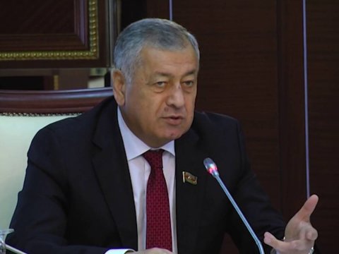 “Xahiş edirəm ki, bununla bağlı cənab prezidentə məruzə edəsiniz”