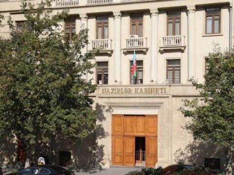 Dövlət qurumlarında çalışanlar 3 növbədə işdən buraxılacaq