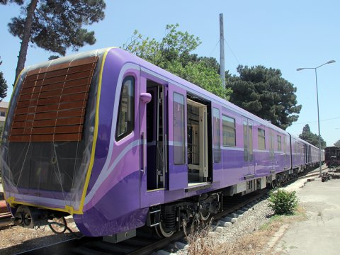 Bakıya 4 yeni metro qatarı gətirildi - FOTO