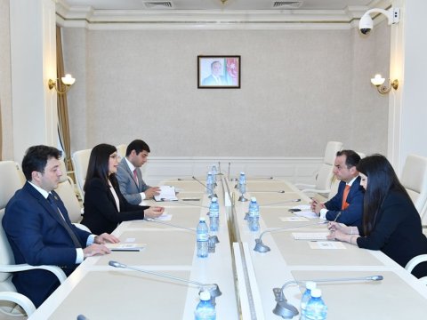 İspaniyalı diplomat Milli Məclisə gəldi