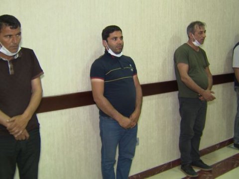 Rayon qeydiyyatında olanları Bakıya gətirən sürücülər TUTULDU - FOTO