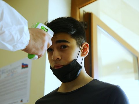 Qızdırması olan 2 nəzarətçi və 20 şagird imtahana buraxılmadı - RƏSMİ