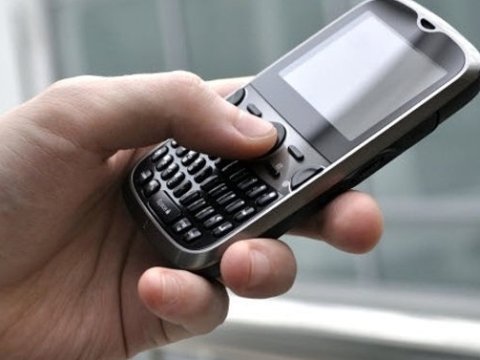 İmtahana telefonla girdi - Şəklini sosial şəbəkədə yaydı