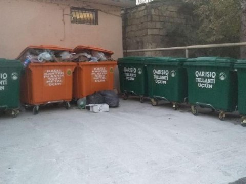 Binaların qarşısında zibil üçün xüsusi konteynerlər qoyulacaq - RƏSMİ