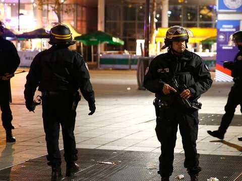 Fransa polisi yerli çeçen və ərəb qruplaşmalarına xəbərdarlıq etdi 