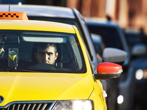 Taksi sürücülərinə XƏBƏRDARLIQ – 2 nəfərdən artıq səxs olmamalıdır