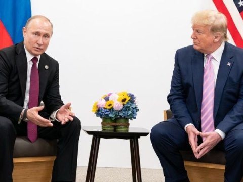 Trampın keçmiş köməkçisi: “Putin ondan qat-qat üstündür”