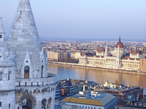 Vətəndaşlarımız “Müraciət” ünvanlamaq üçün Budapeştdəki Azərbaycan Evinə yığışdılar