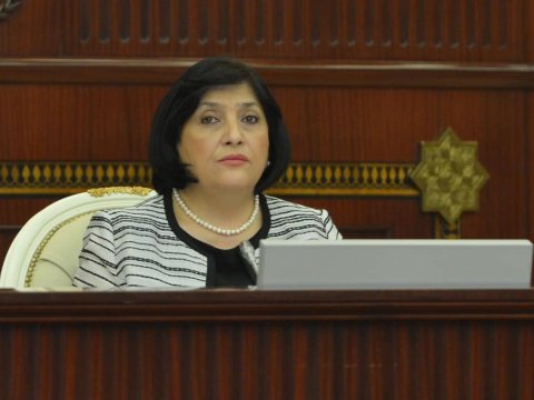 Spiker koronavirusa yoluxmaların artmasından danışdı