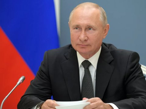 Putin referendumda səs verdi