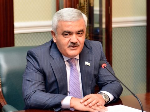 Rövnəq Abdullayev işçilərin aylıq əlavə ödənişlərini 50 faiz AZALTDI - ÖZƏL