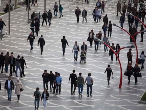 Azərbaycanda 5 nəfərdən artıq qruplarda toplanmaq QADAĞAN EDİLİR