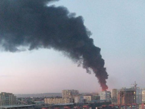 Bakıdakı boya fabrikində yanğın - Nazir də olay yerinə gəldi - YENİLƏNİB - VİDEO