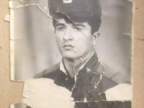 Rusiyalı oğlan sumqayıtlı atasını axtarır - FOTO