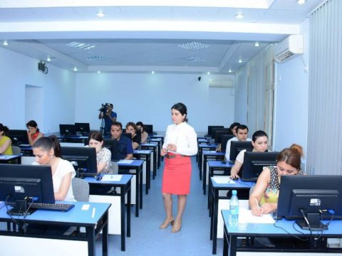 Fəlsəfə doktoru diplomu alanların statistikası: Kişilər qadınlara UDUZUR