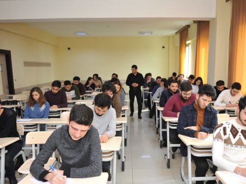 Azərbaycan vətəndaşları üçün tələbə qəbulu elanı