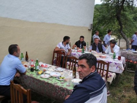 Əsgərlikdən qayıdan oğulları üçün məclis təşkil edənlər cərimələndi - FOTO